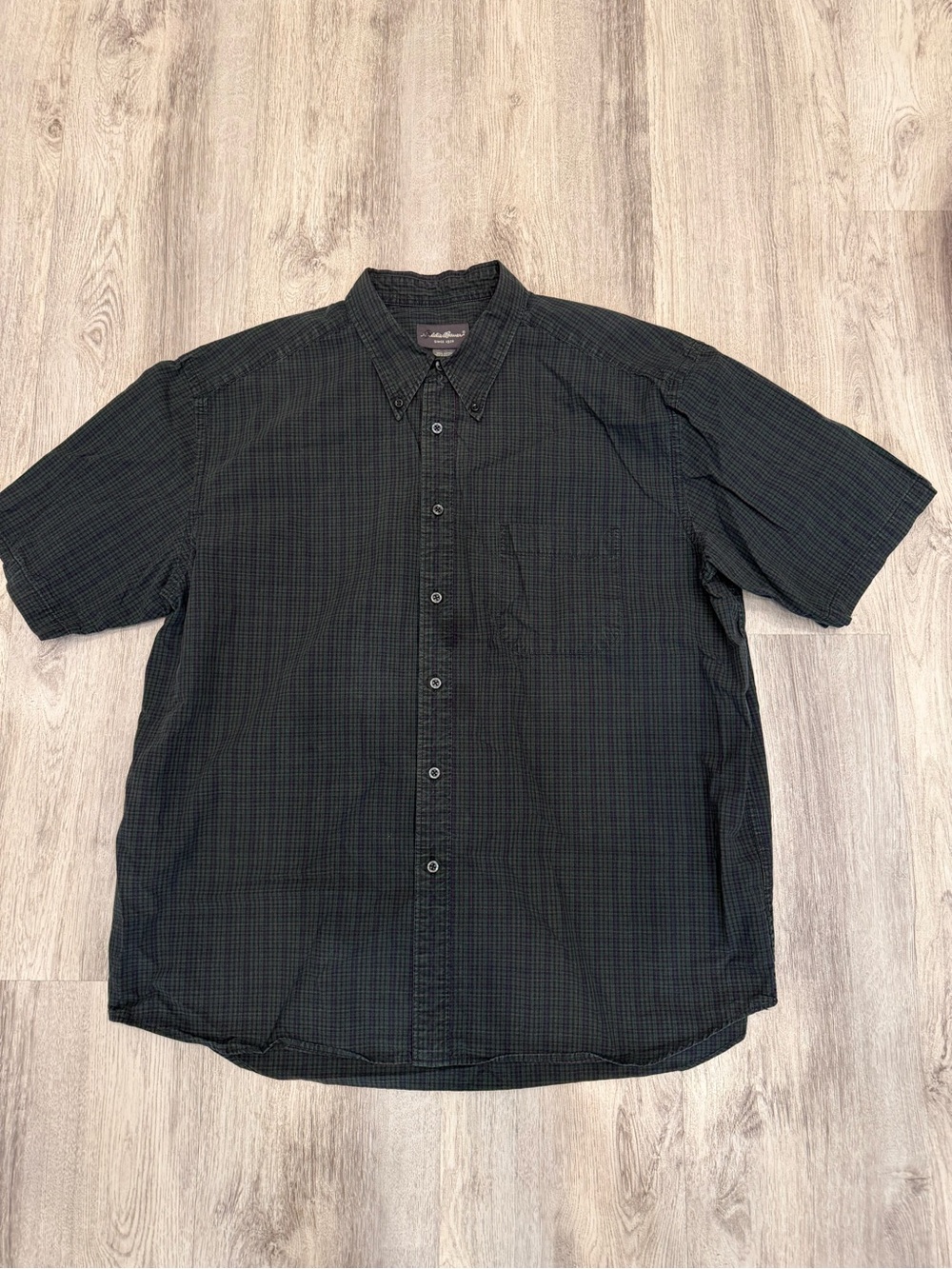 Eddie Bauer Men’s XL Green Plaid Short Sleeve Button Down Shirt